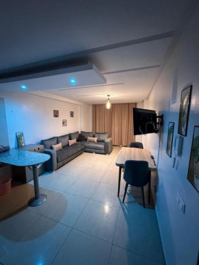 Elegant Poolside Retreat With King-Sized Bed, Free Parking & 5min from Beach